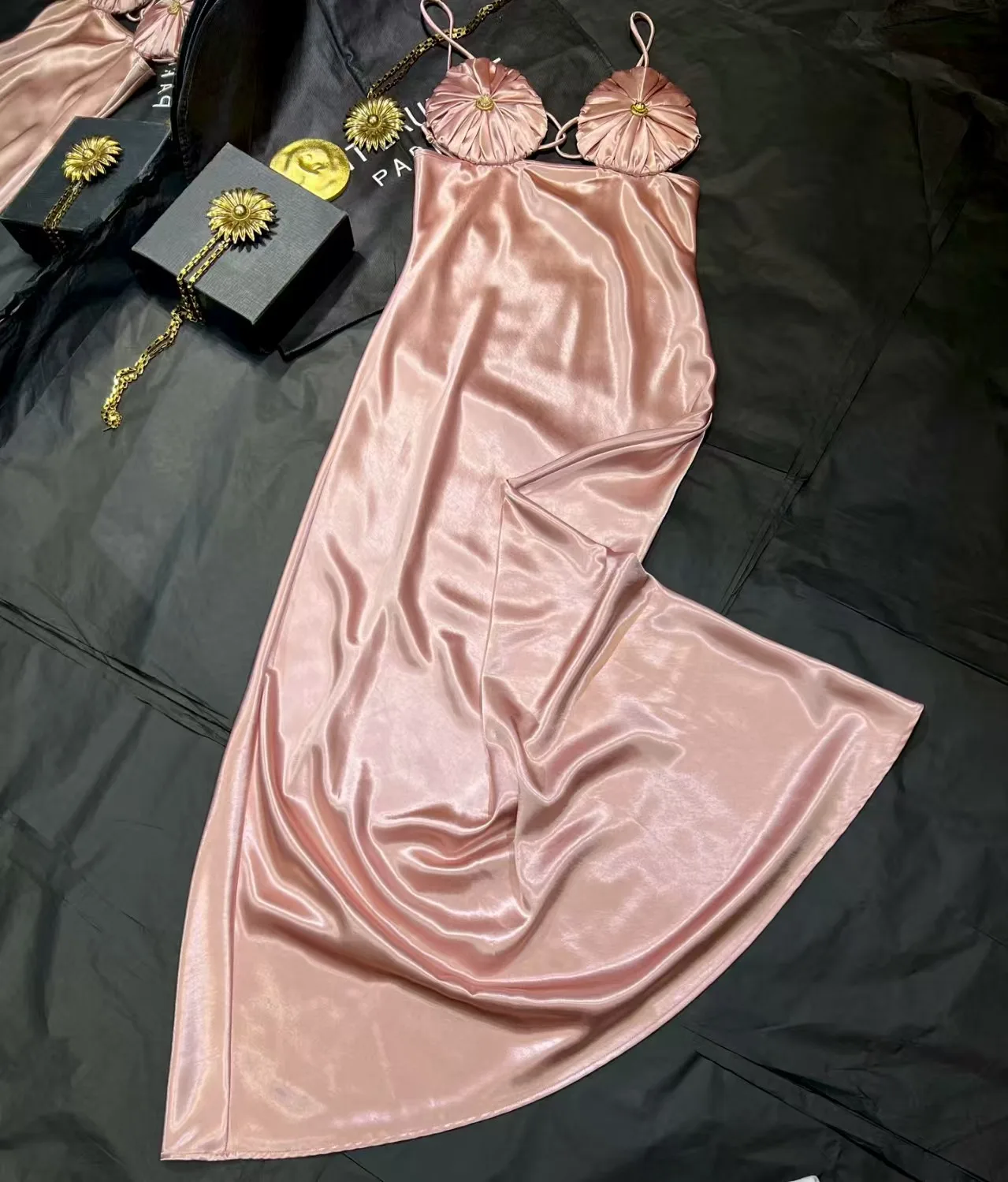 2025年夏新作 レディース サテン スリムフィット ノースリーブ ロングドレス セクシー バックレス サスペンダー ミディ丈ドレス 宴会 パーティー ドレス