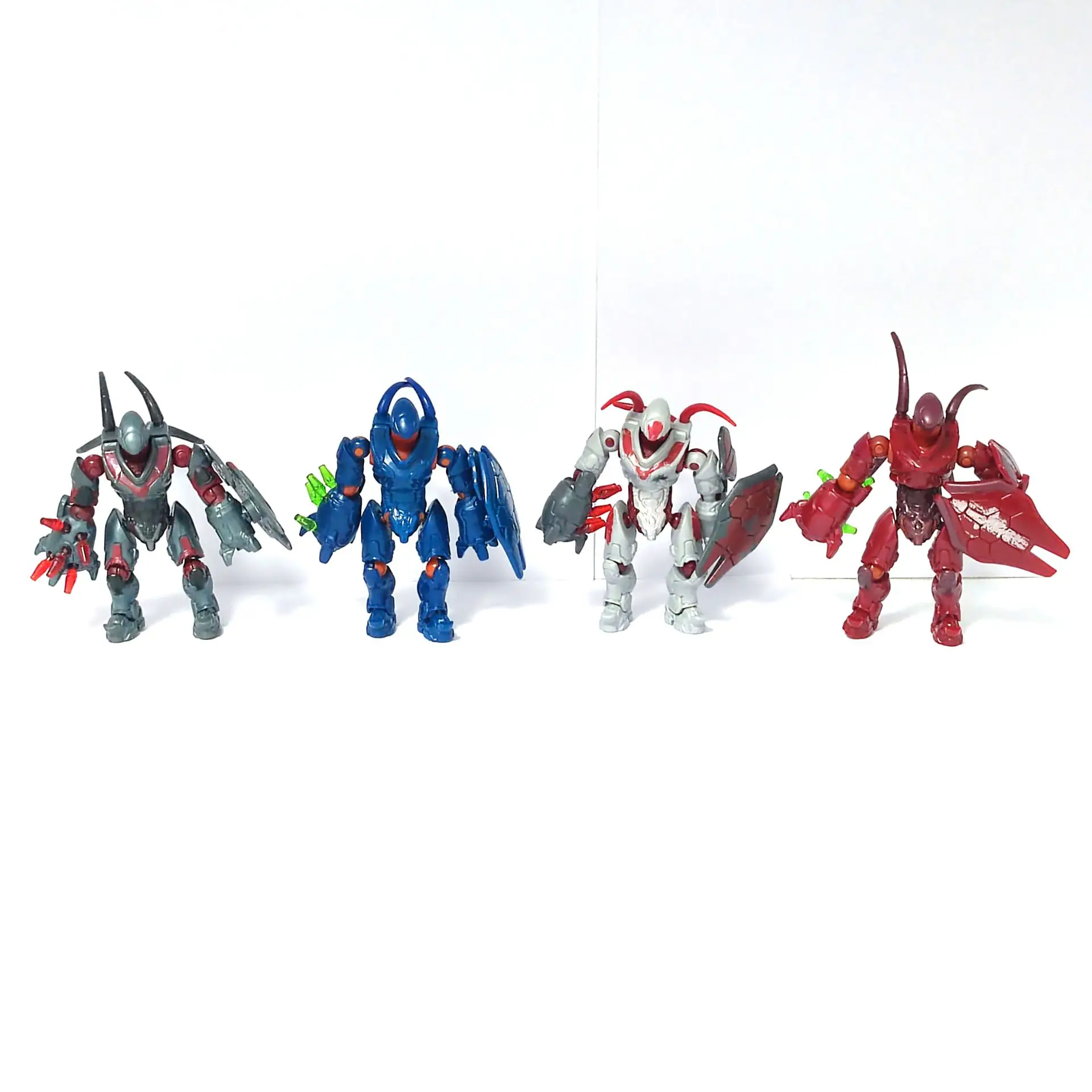 

Mega Bloks Alien Hunter Red Silver Blue Deep Gray Loose Mini Action Figure Toy