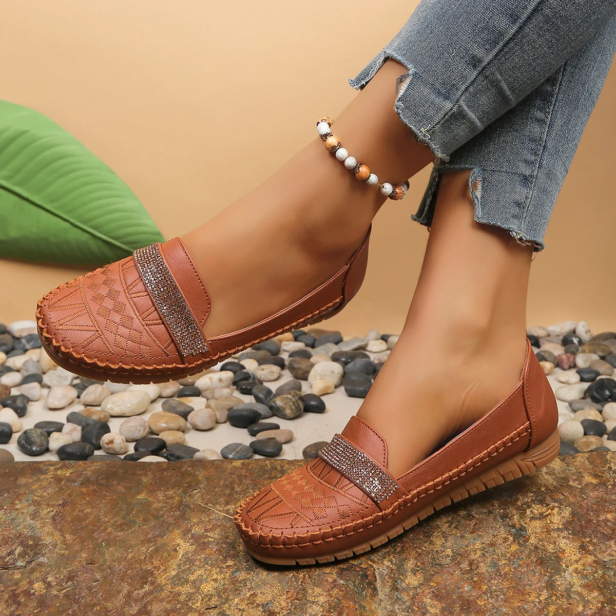 Large Size Popular Foreign Trade Women's Shoes Retro Women's Flat Shoes Rhinestone Decorative Single Shoes