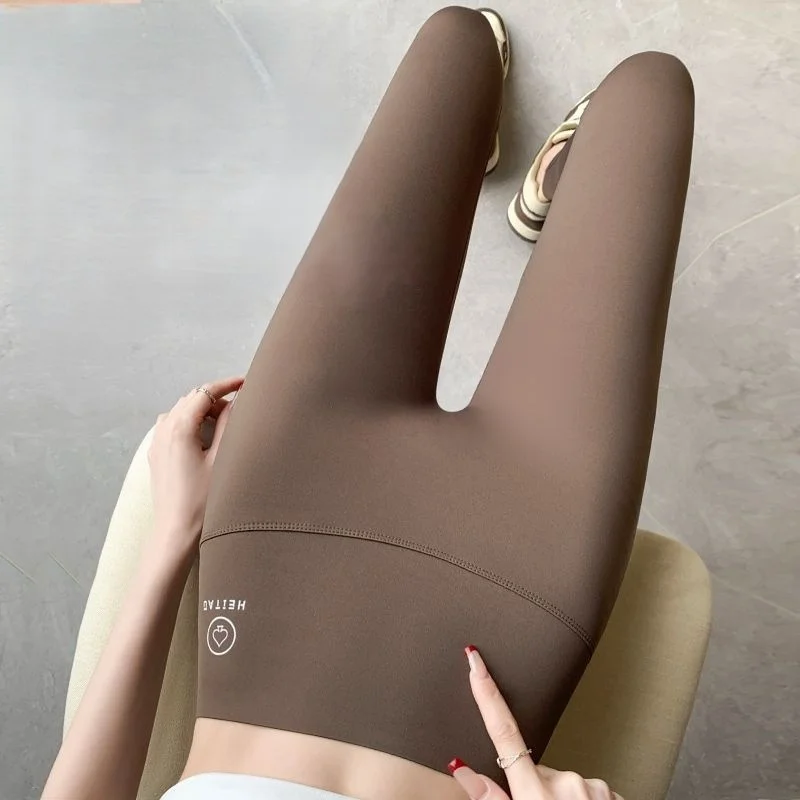 กางเกงโยคะพลัสไซส์สำหรับผู้หญิง เสื้อผ้ากีฬา สีแดง ทรงตรง ไซส์เล็ก-ใหญ่ แห้งเร็ว เงางาม สวมใส่สบาย แบบเรียบง่าย สไตล์เกาหลี สำหรับฤดูใบไม้ร่วง รุ่น GF