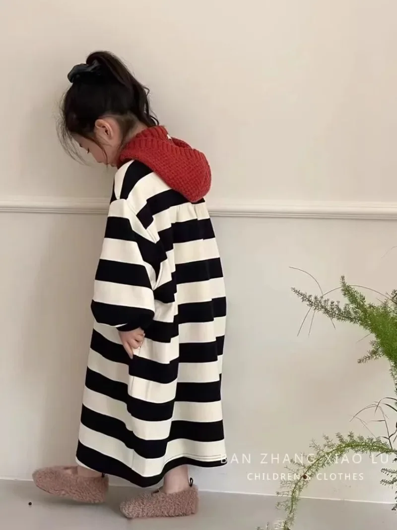 Girls' Stylish Korean-Style Black and White Striped Fleece-Lined Sweatshirt Dress Midi/Over-Knee Length for 4-12Y
