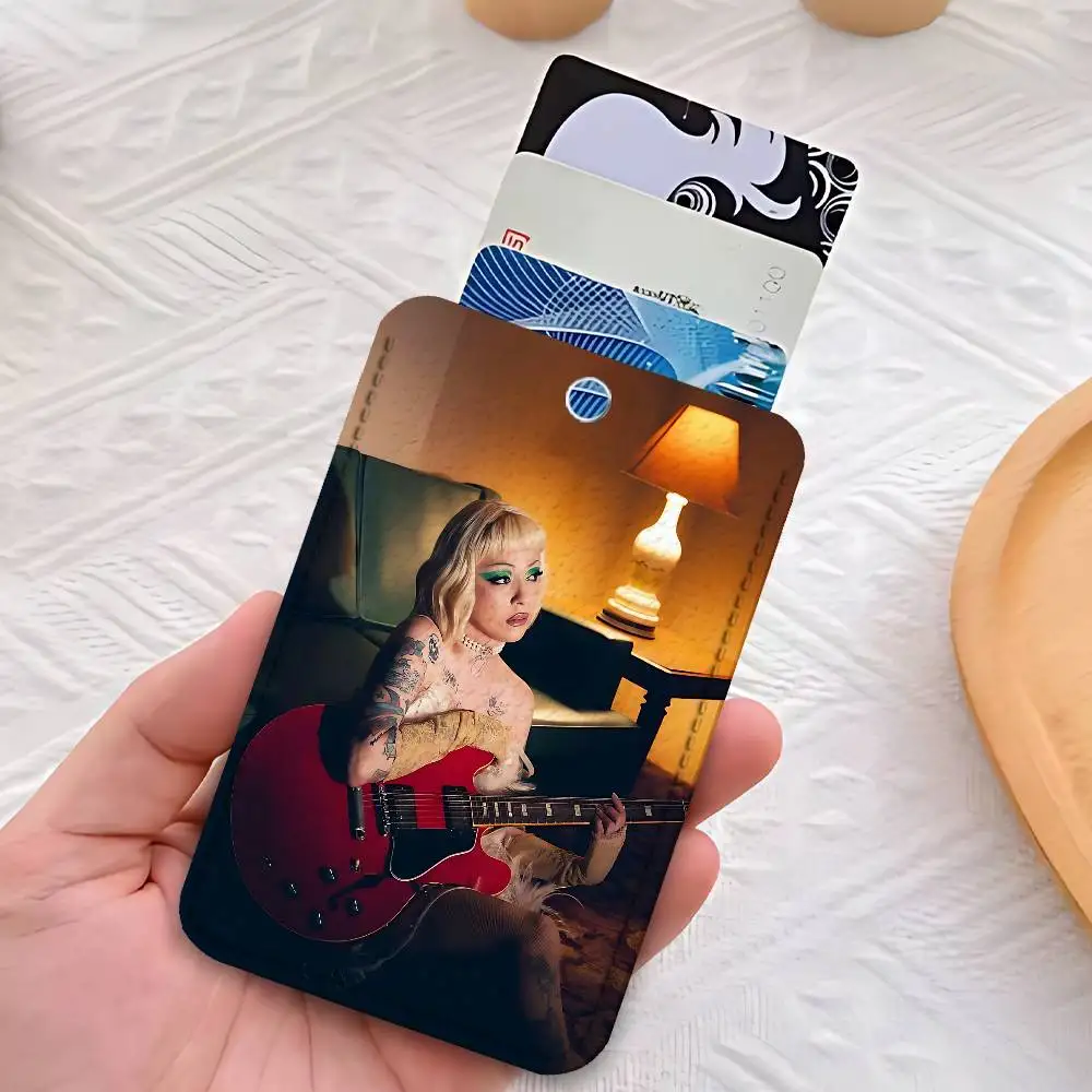 M-Mon L-Lafertes FEMME FATALE Uroczy breloczek do kluczy z motywem kreskówkowym, anime, modny wisiorek, etui na karty identyfikacyjne, karty do drzwi, karty autobusowe