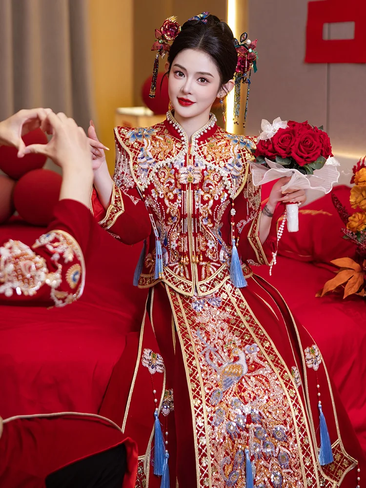 

Новое китайское свадебное пальто из бархата 2025 года с изысканной вышивкой дракона и феникса для церемонии бракосочетания