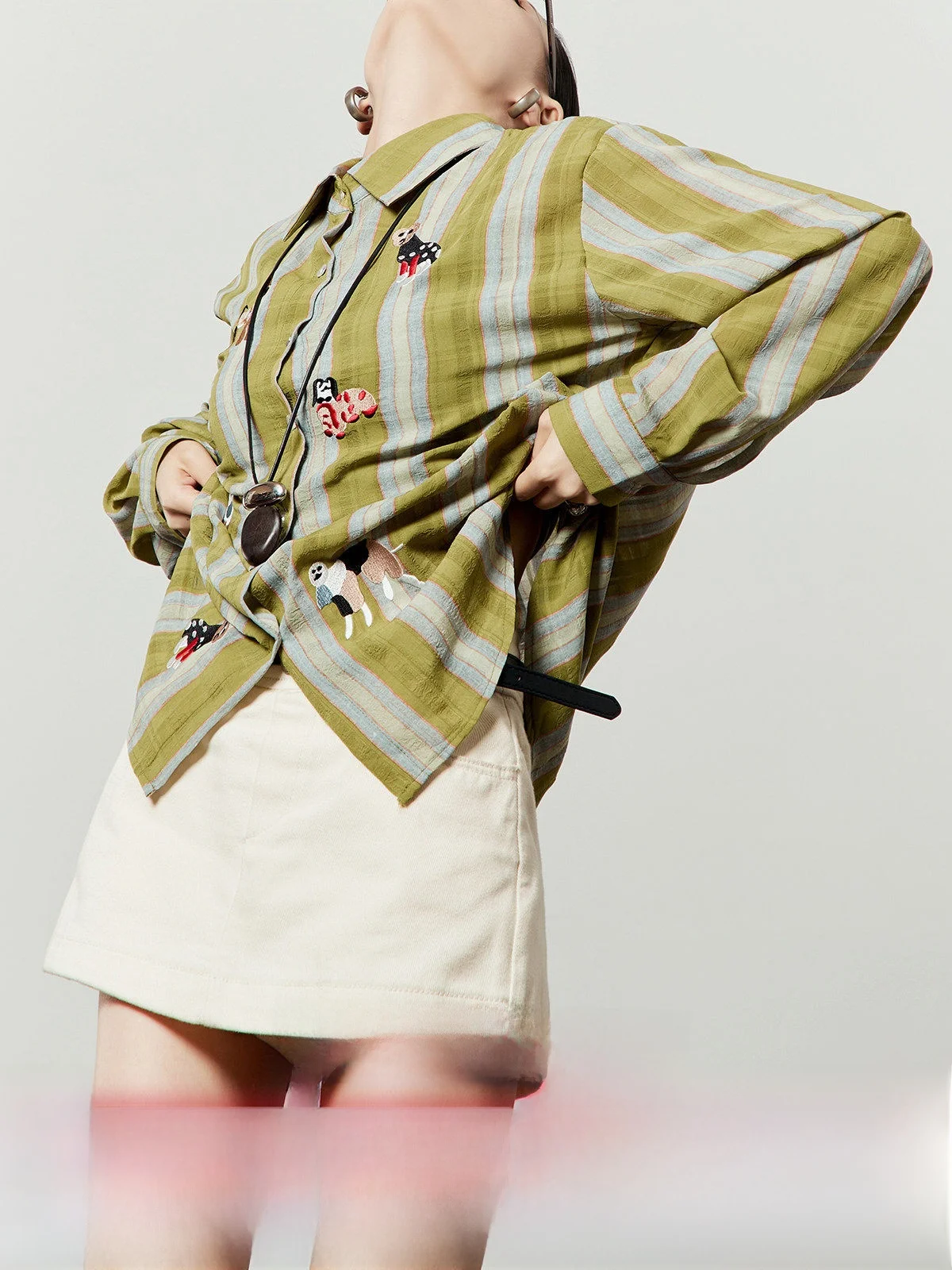 

Loose Fit een irt Women's Spring 2026 New Sle Vertical Stripes Animal Embroidery Oversized Color Blo Plaid Blouse