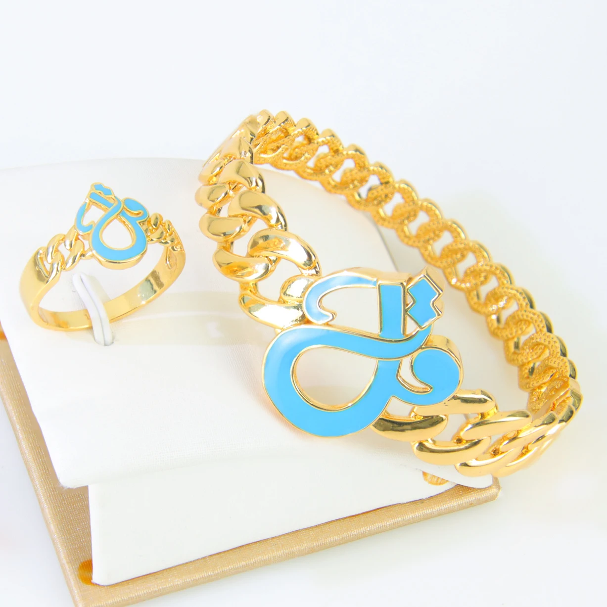 Traditionelles arabisches exotisches Öffnungsarmreif-Set, 21 Karat vergoldet, Naher Osten, klassisches Armband, Ring, Algerien, Damen-Hochzeitsschmuck – Detail 8