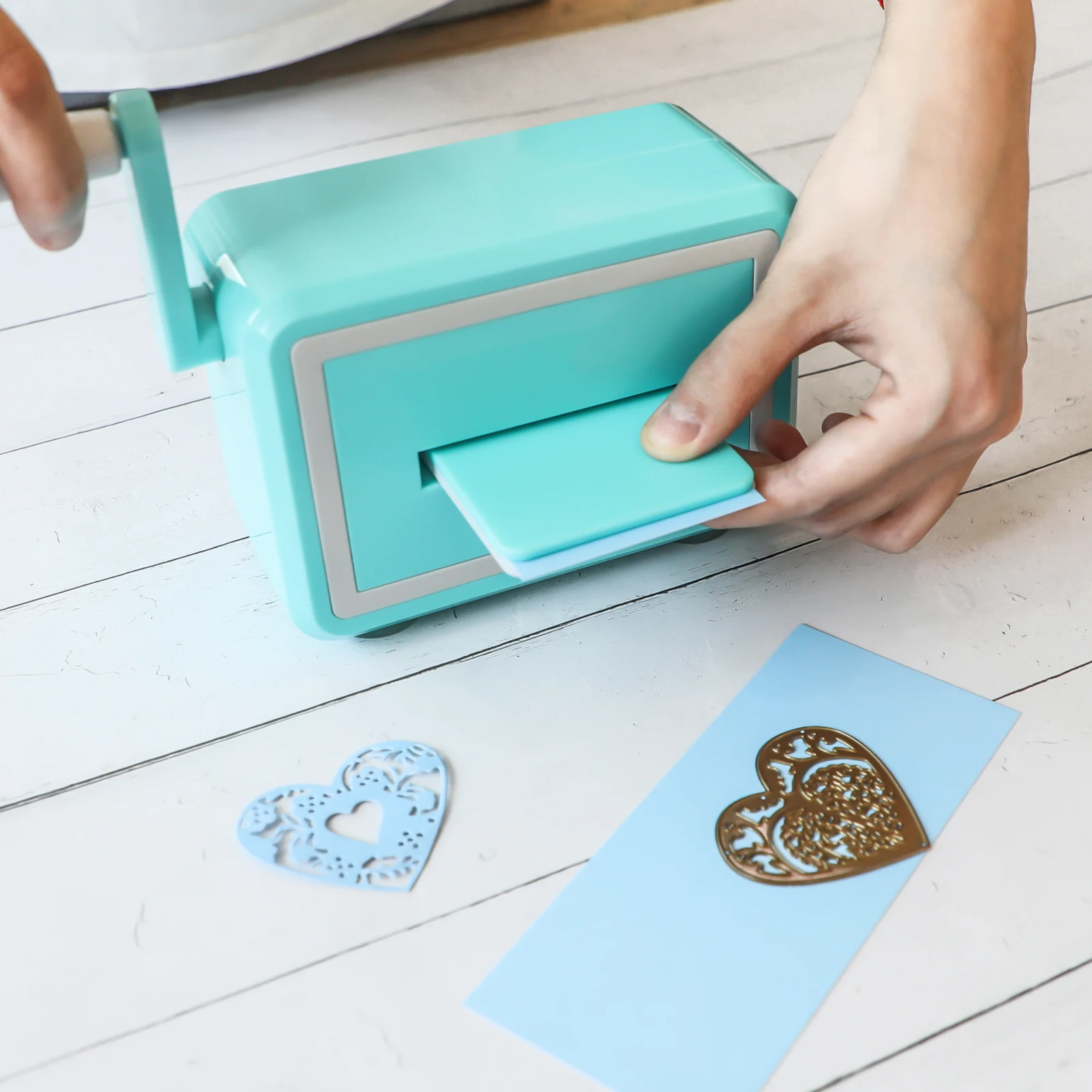 

Portable Manual Die Cutting & Embossing Machine, Mini Craft Die Cutting Machine for Starter Kit