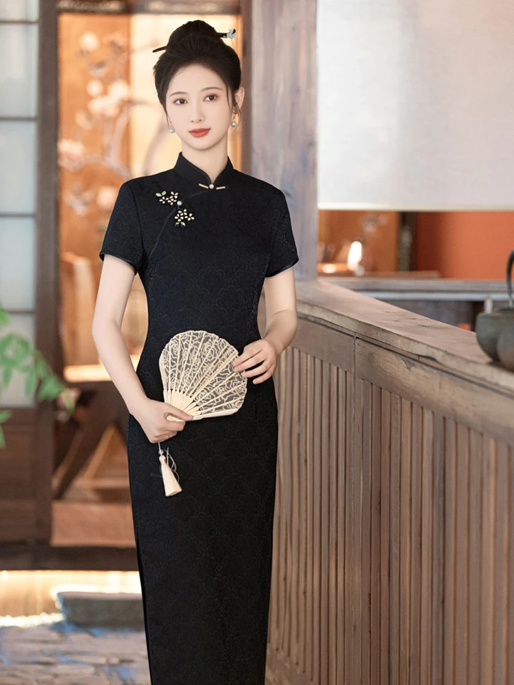 

Элегантное длинное черное ципао больших размеров, скрывающее живот, для повседневной носки, класса люкс, новинка 2025 года, дышащее, с коротким рукавом