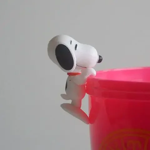 Snoopy Cup Edge Hanging Ornaments Doll Cartoon PVC Doll Micro Landscape Kawaii Cup Hanging Hand Model Office Decoration Toy Gift