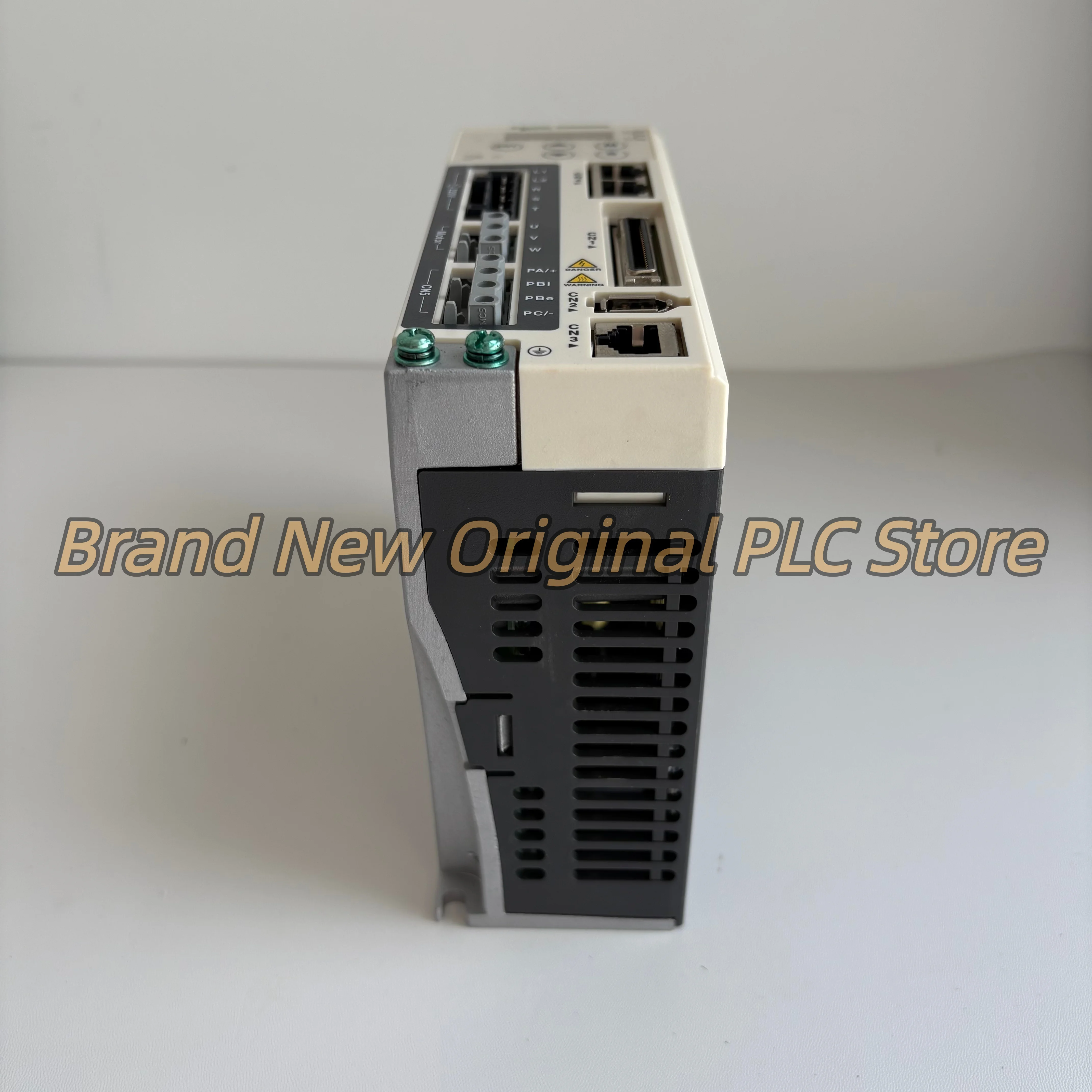Brand LXM23AU01M3X servo driver new