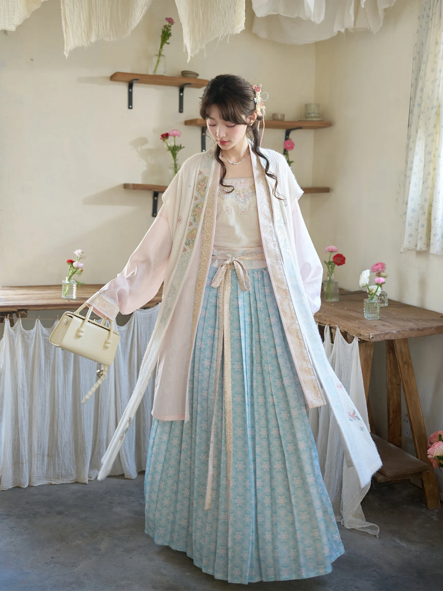 

Женский вязаный жилет с вышивкой и воротником-стойкой Thirteen Exc Lotus Seedling Velboa, в стиле Ханьфу эпохи Сун, весна 2026