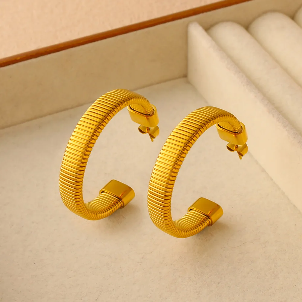 DIY accessories  hot-selling European and American style C-shaped striped earrings, temperament versatile plated 18K gold stainl