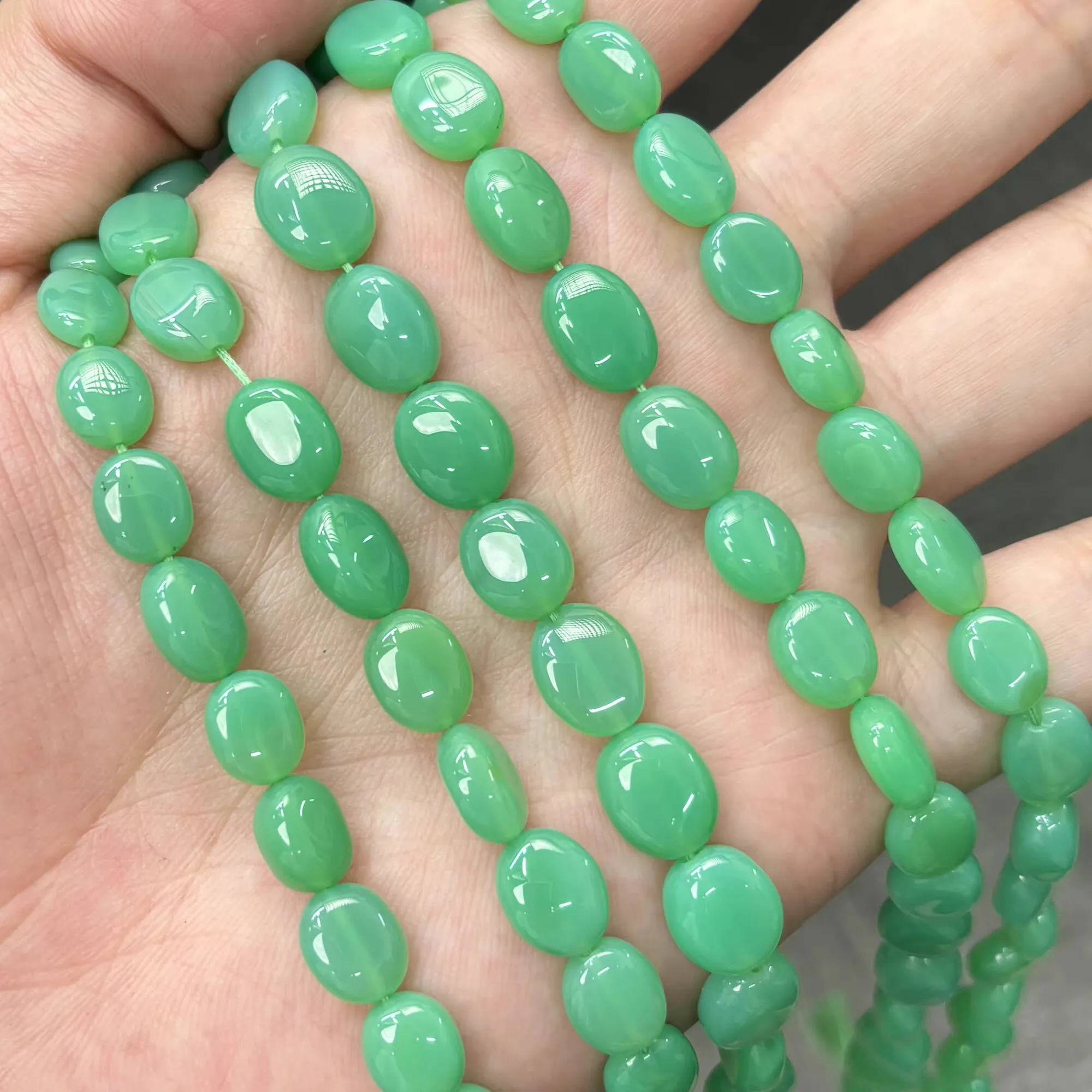 

6A Австралия Нефрит зеленый халцедон в стиле барокко граненый плоский овальный Оптовая продажа для ювелирного ожерелья «сделай сам» свободные бусины