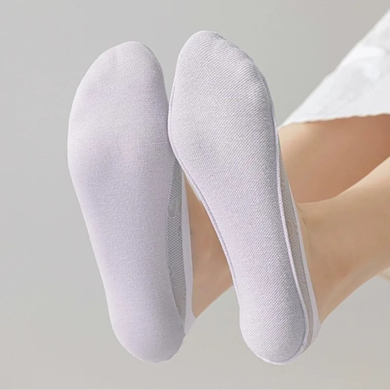 Chaussettes invisibles pour femmes, chaussettes d'été fines et respirantes en Silicone, antidérapantes, coupe basse, pantoufles de bateau en coton et soie glacée