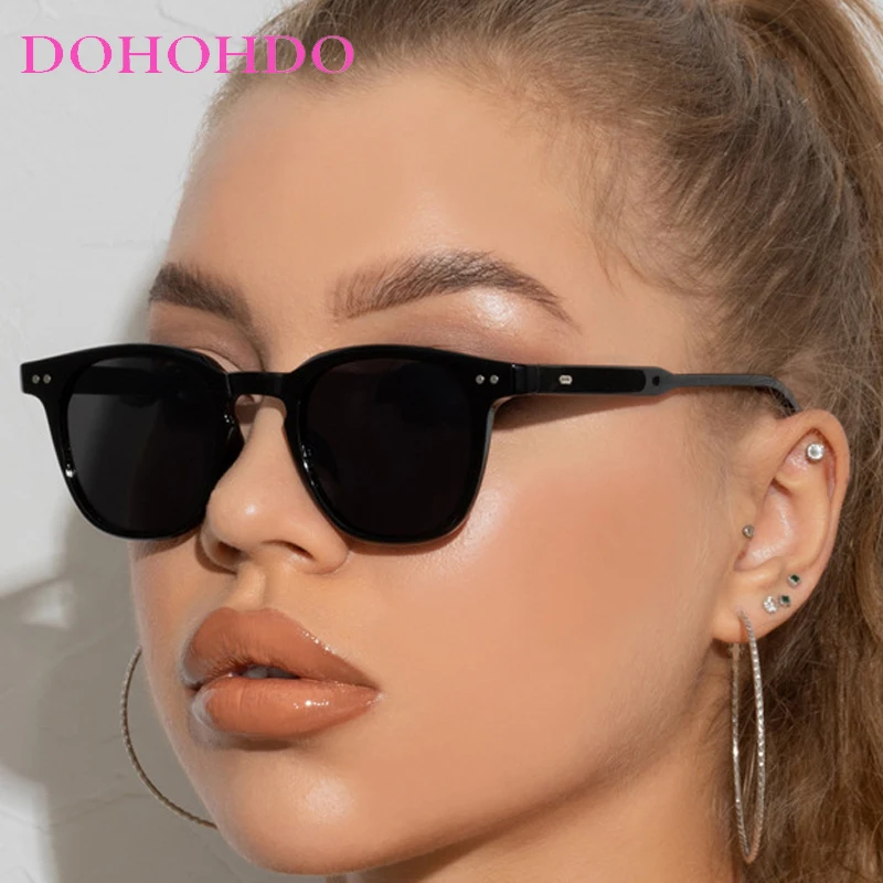 

Fashion Retro Sunglasse Small Square Rivets Sunglasses Women Men Brand Designer Sunglasses Travel Driving Shades Unisex UV400