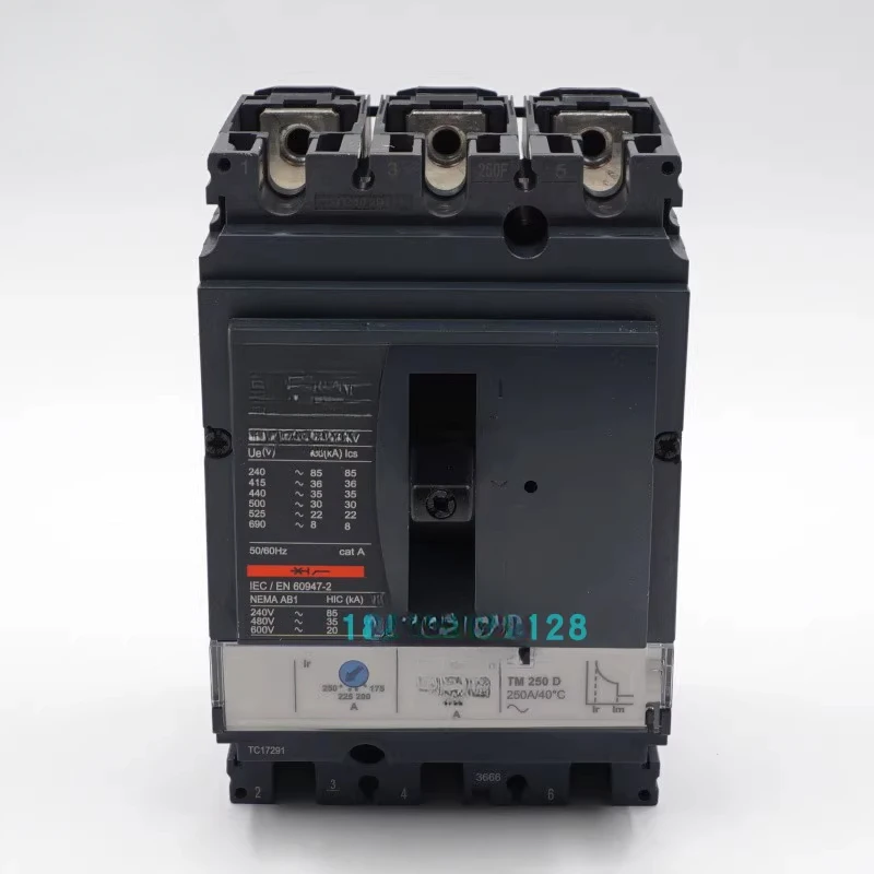 

Автоматический выключатель в литом корпусе LV 510477 CVS100N TM100D 3P3D