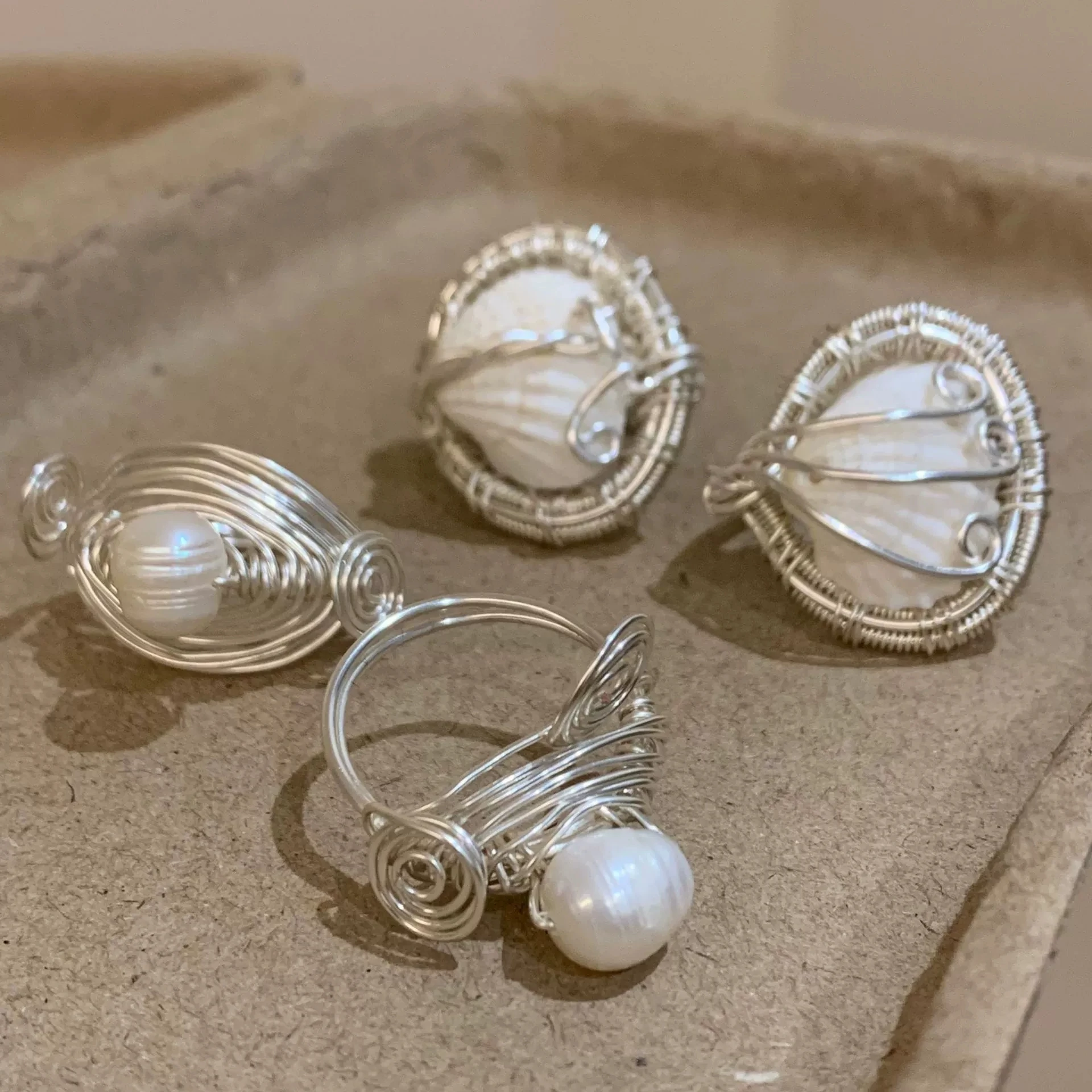 HUANZHI INS Ocean Wind Natural Shell Conch Banquet Tourism Birthday Entwined Metal Thread Opening Women's Jewelry Handmade Ring