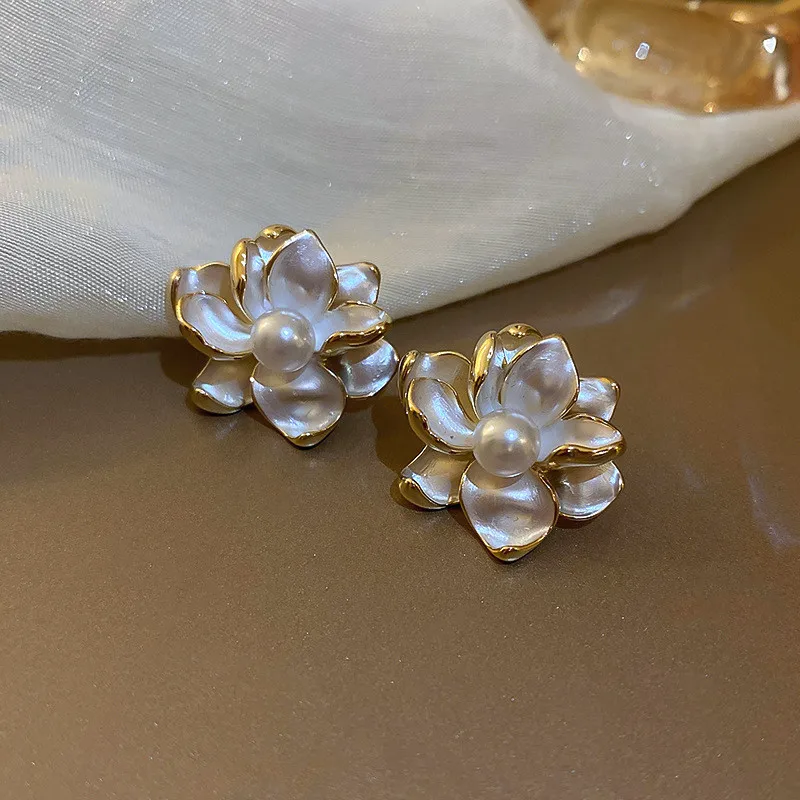 Adolph Trending White Flower Stud Earrings Korean Sexy Elegant Statement Earring for Women Party Female Jewelry 2023 New Gift