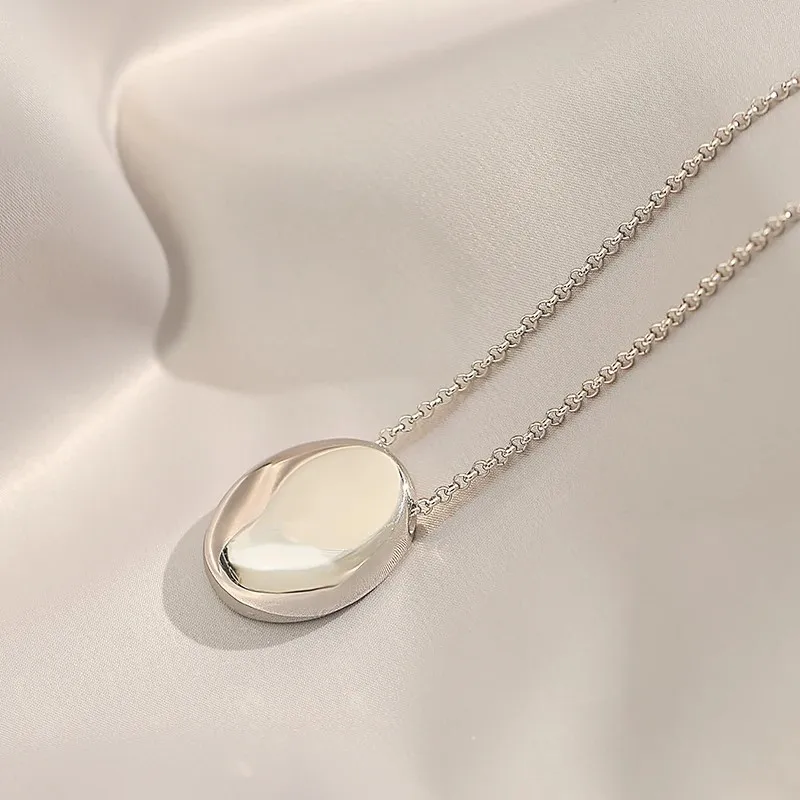 New Fashion, Light Luxury, Individually Exaggerated Titanium Steel Oval Pendant Necklace Women\'s Long Sweater Chain 2023