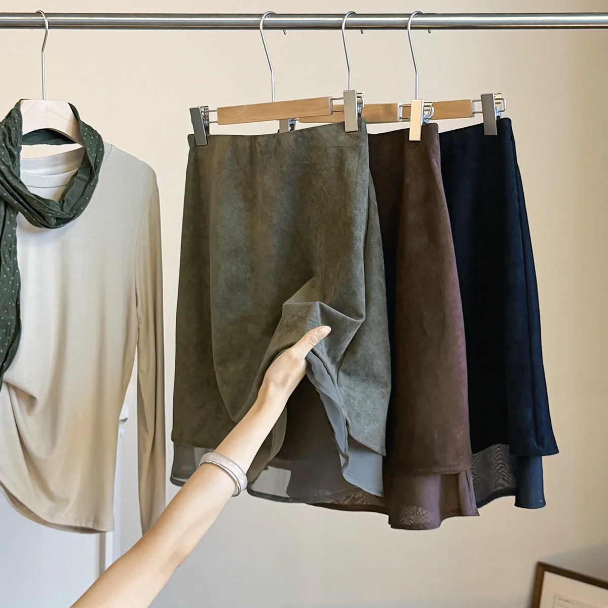 Seoulish Vintage Mesh Patchwork Suede Midi Skirt Women High Waist Slim Bodycon Knee‑Length Skirt Daily Office Wear Skirts Autumn