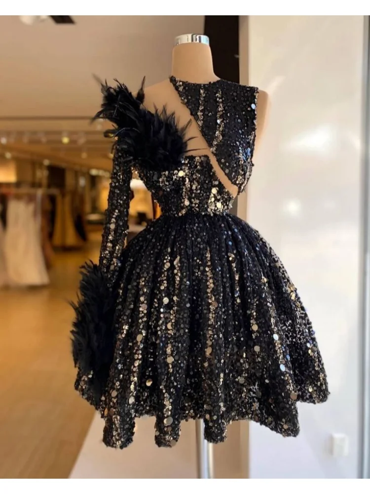 Maßgeschneidertes 2026-Neuestes Damen-Abendkleid, elegantes schwarzes, langärmliges Satin-Pailletten-Feder-Dekorationskleid