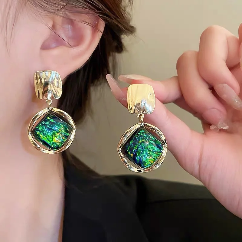 New Trend Gradient Green Square Pendants Women's Hanging Earrings Hollow Rhombic Geometric Statement Dangle Earrings 2025