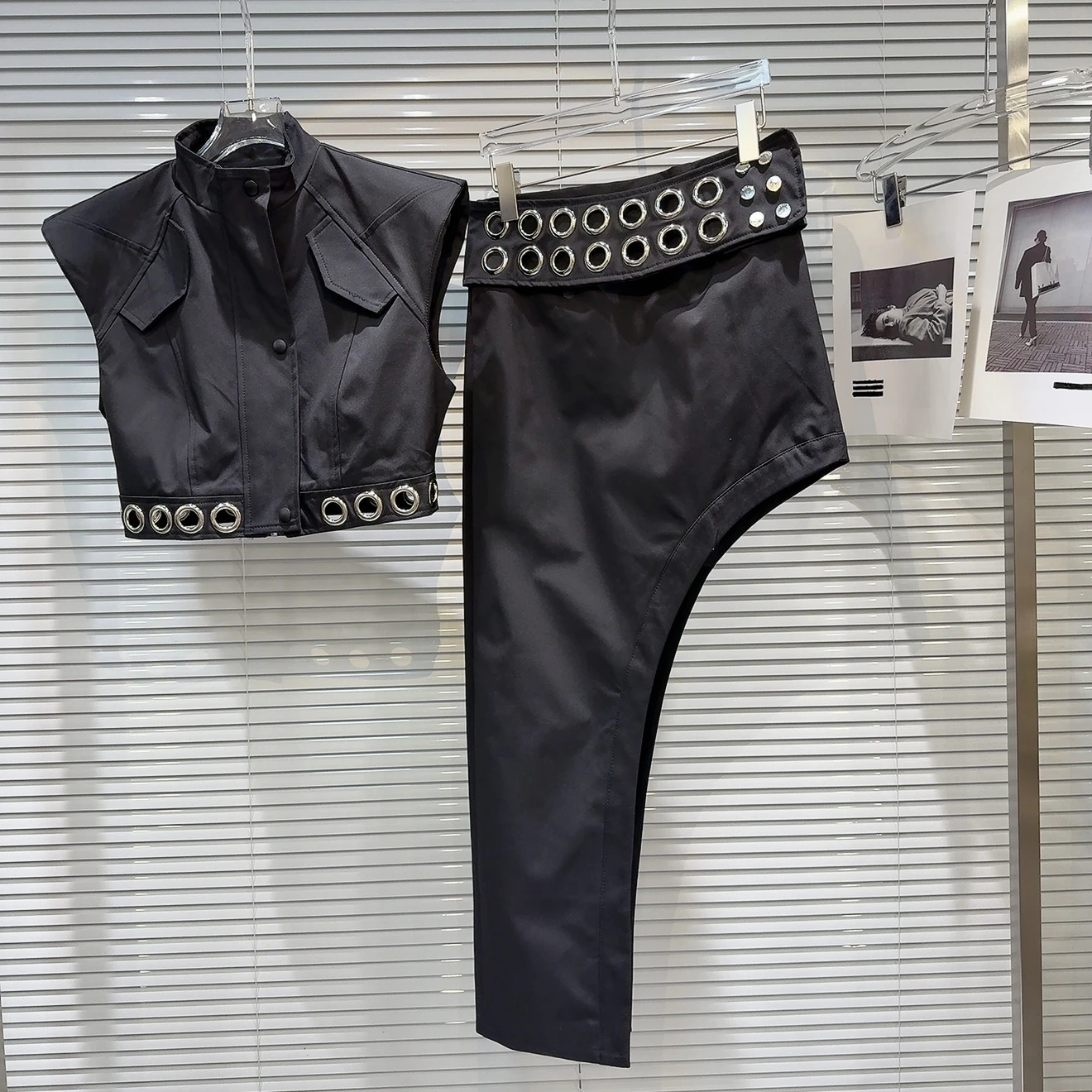 ربيع 2026 العصرية حلقة معدنية oulder وسادة سترة علوية غير متناظرة تنورة طويلة مجموعة المرأة Faion عادية Sle ألياف البوليستر