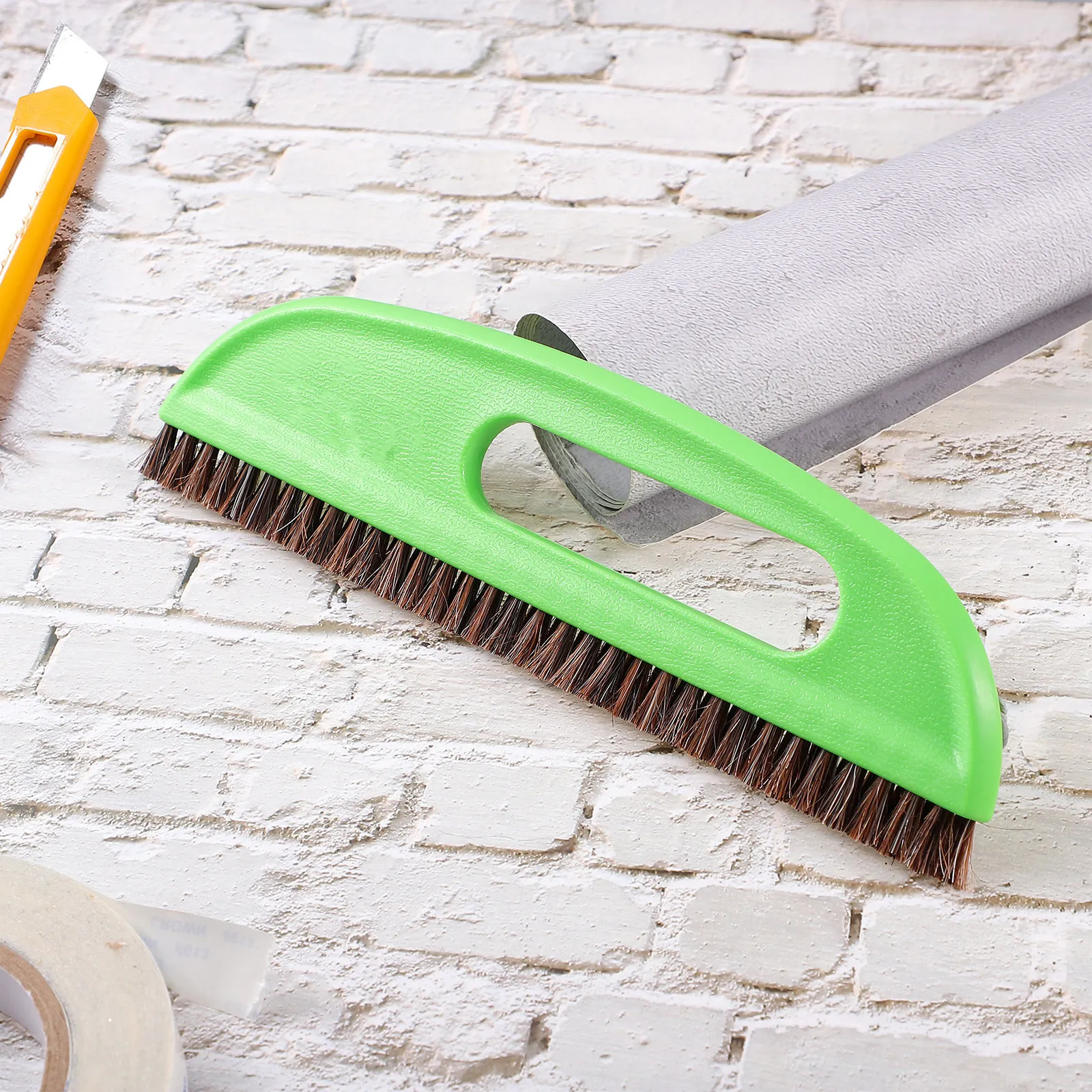 Premium Horse Hair Wallpaper Smoother Brush with Single Hole Wood Handle for Smooth Wallpaper Installation Hanging Storage Wall