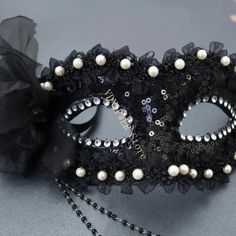 Elegante halfgelaatsmasker met imitatieparels en accenten Comfortabele plastic gezichtsbedekking Perfect voor themafeesten D08E