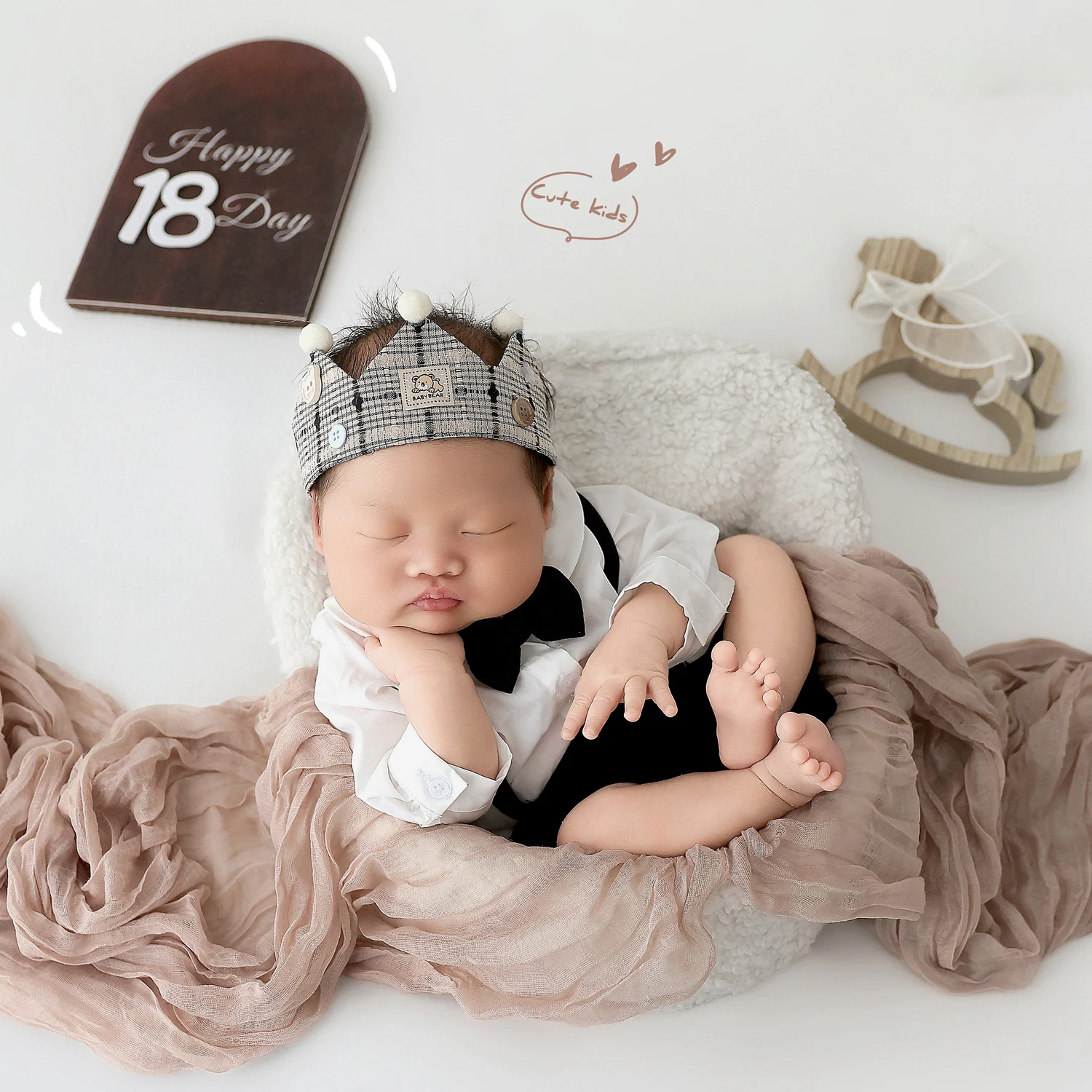 Newborn Boy Crown Outfit Baby Photography Props Set Studio Photo Shoot Props Newborn Baby Pictures Milestone Photography