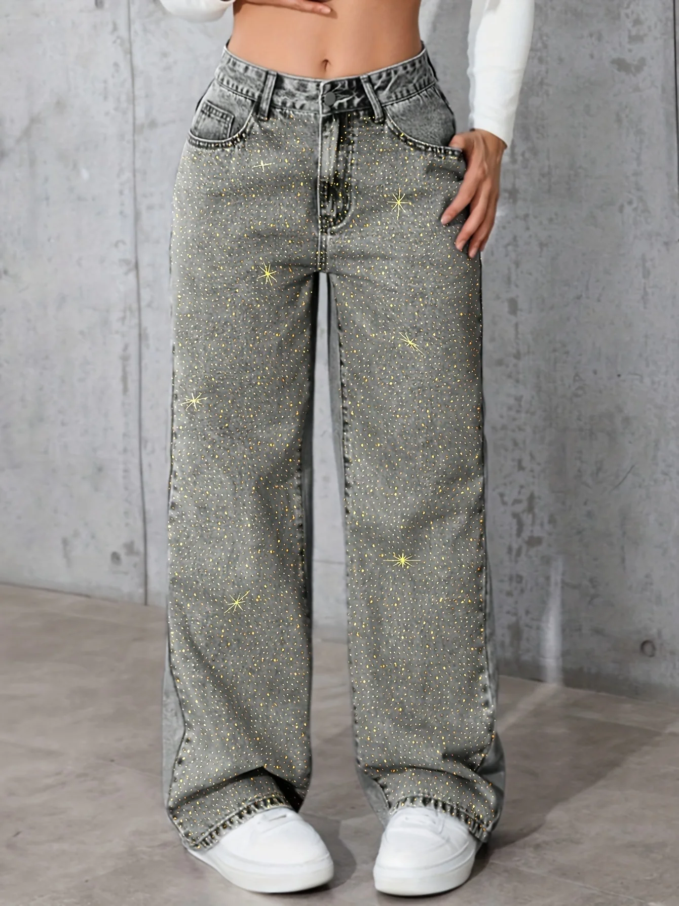 Y2K elegante en stijlvolle damesjeans met volledige strass versierde grijze rechte pijpen, versierd met fonkelende gouden strasssteentjes