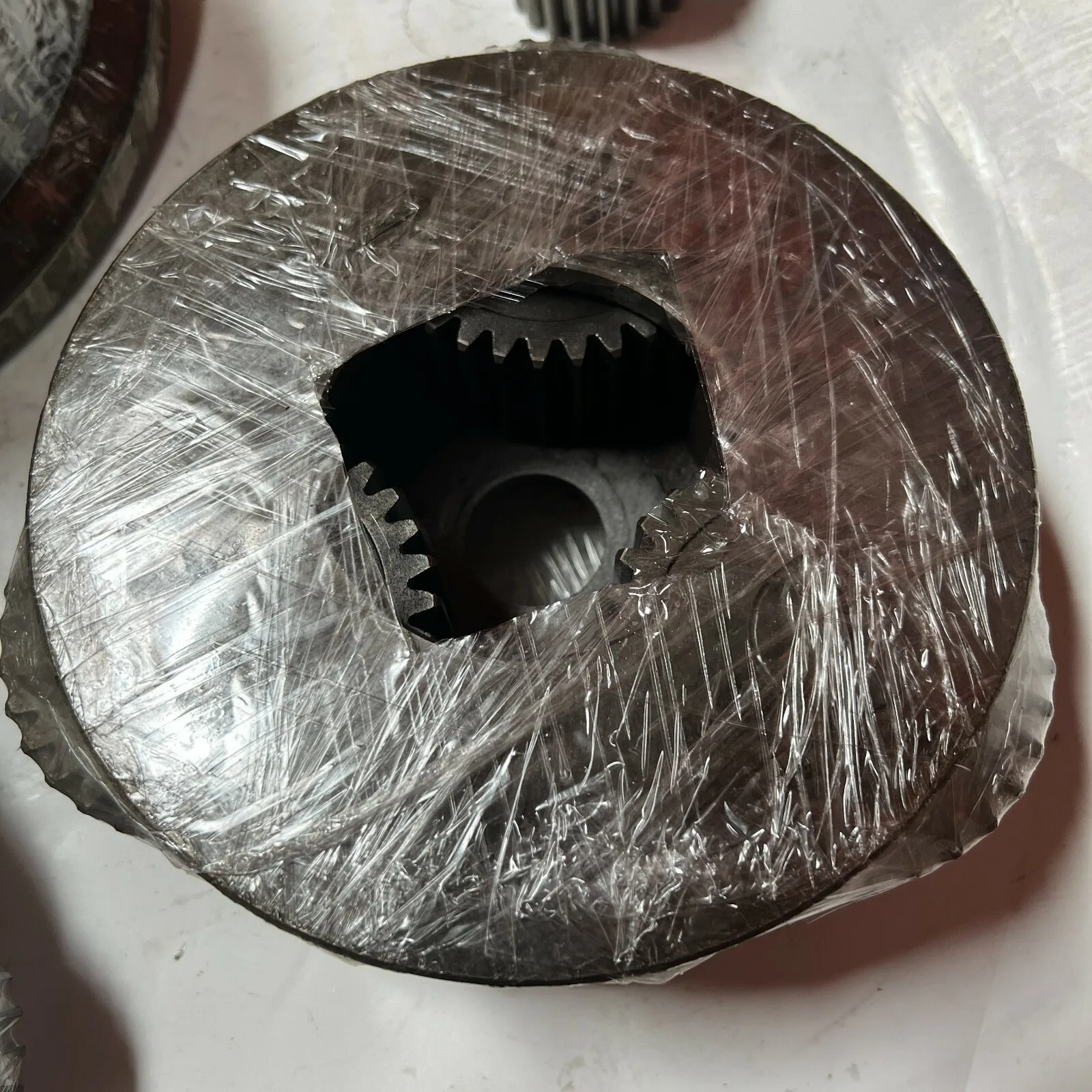 4468684 CARRIER ASSY 2ND FITS HITACHI ZX70 ZX75 ZAX70 ZAX80 TRAVEL REDUCTION