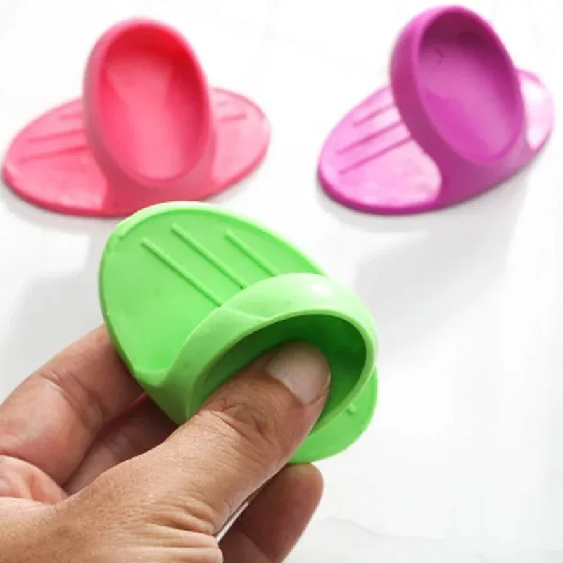 2PCS Silicone Insulated Finger Covers Oven Microwave Insulated Gloves High Temperature Resistant Thickened Insulated Mat Gift
