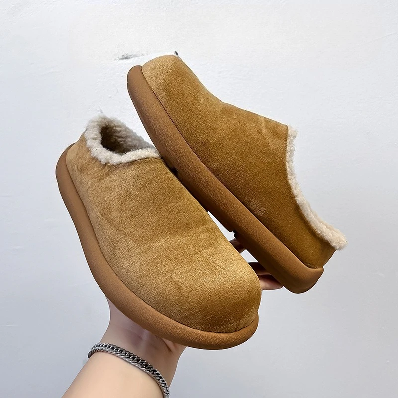 

Wearing warm outside, the same velvet lazy snow boots for men and women, and one pair of flat shoes.