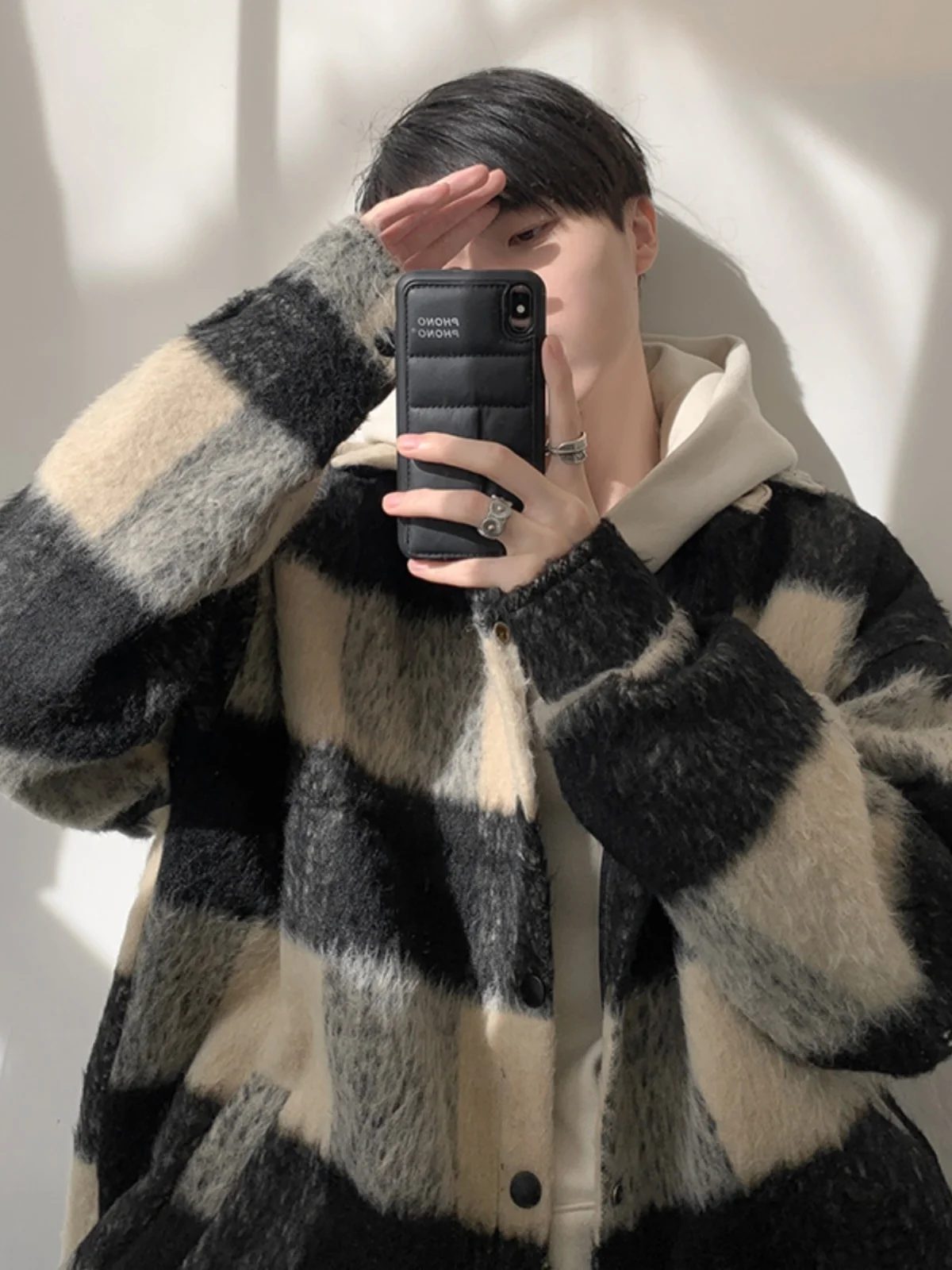 

Утепленное шерстяное пальто в клетку с подплечниками для мужчин: модная зимняя верхняя одежда, теплая, с молодежным стилем, с длинными рукавами