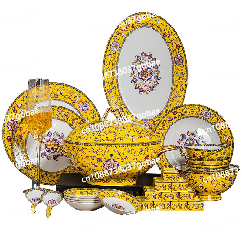 

Набор бытовой посуды цвета эмали. Высококачественная комбинированная посуда из Пномпеня.