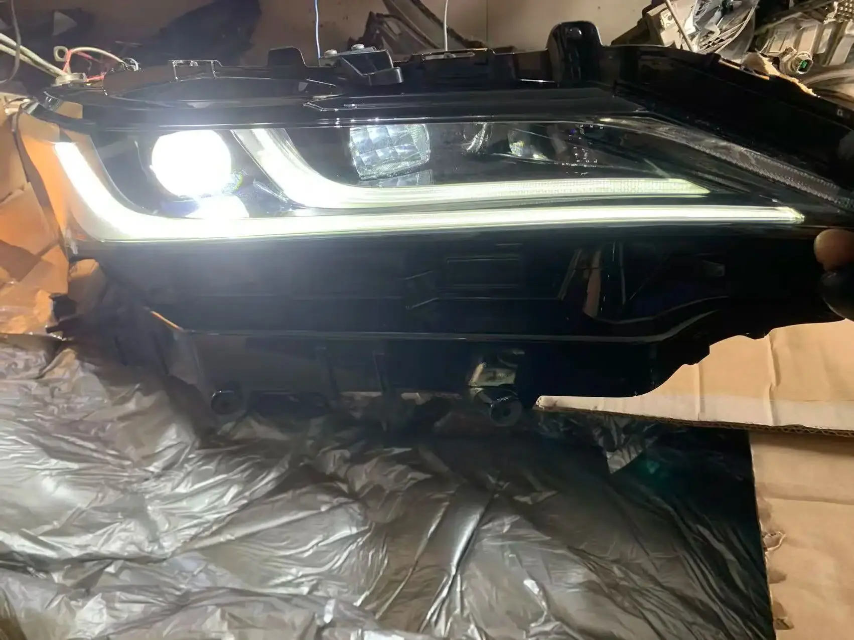 Applicable To Toyota VENZA Front Headlight Assembly Weisa Headlights High-end Headlights, Models 21-26 HARRIER Headlights