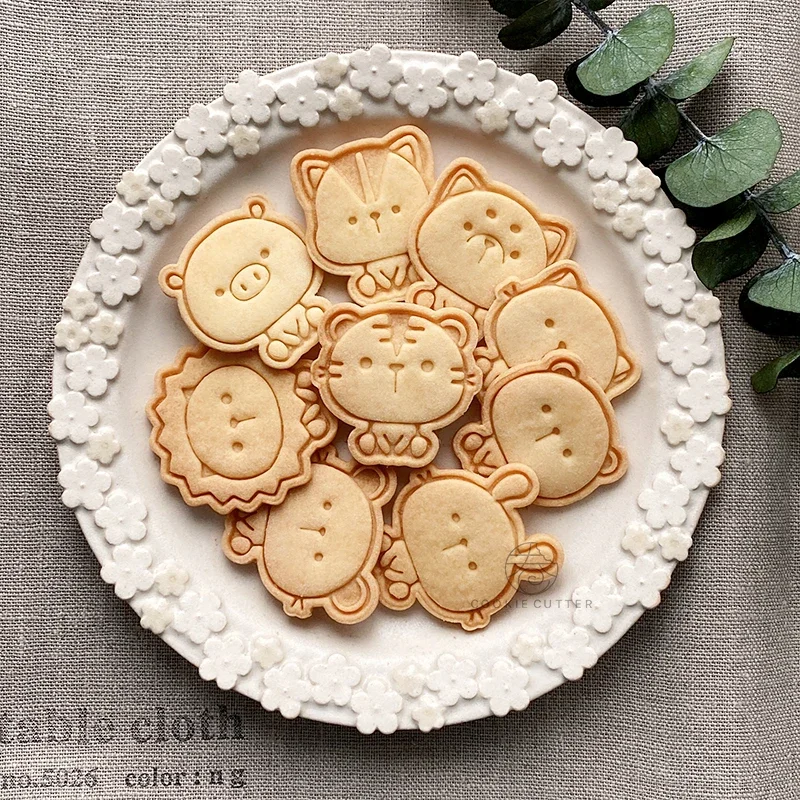 Mini Cute Cartoon Animal Cookie Mould Cat Bear Piggy Tiger Rabbit Puppy Shape Cookie Cutters Baking Fondant Biscuit Embosser