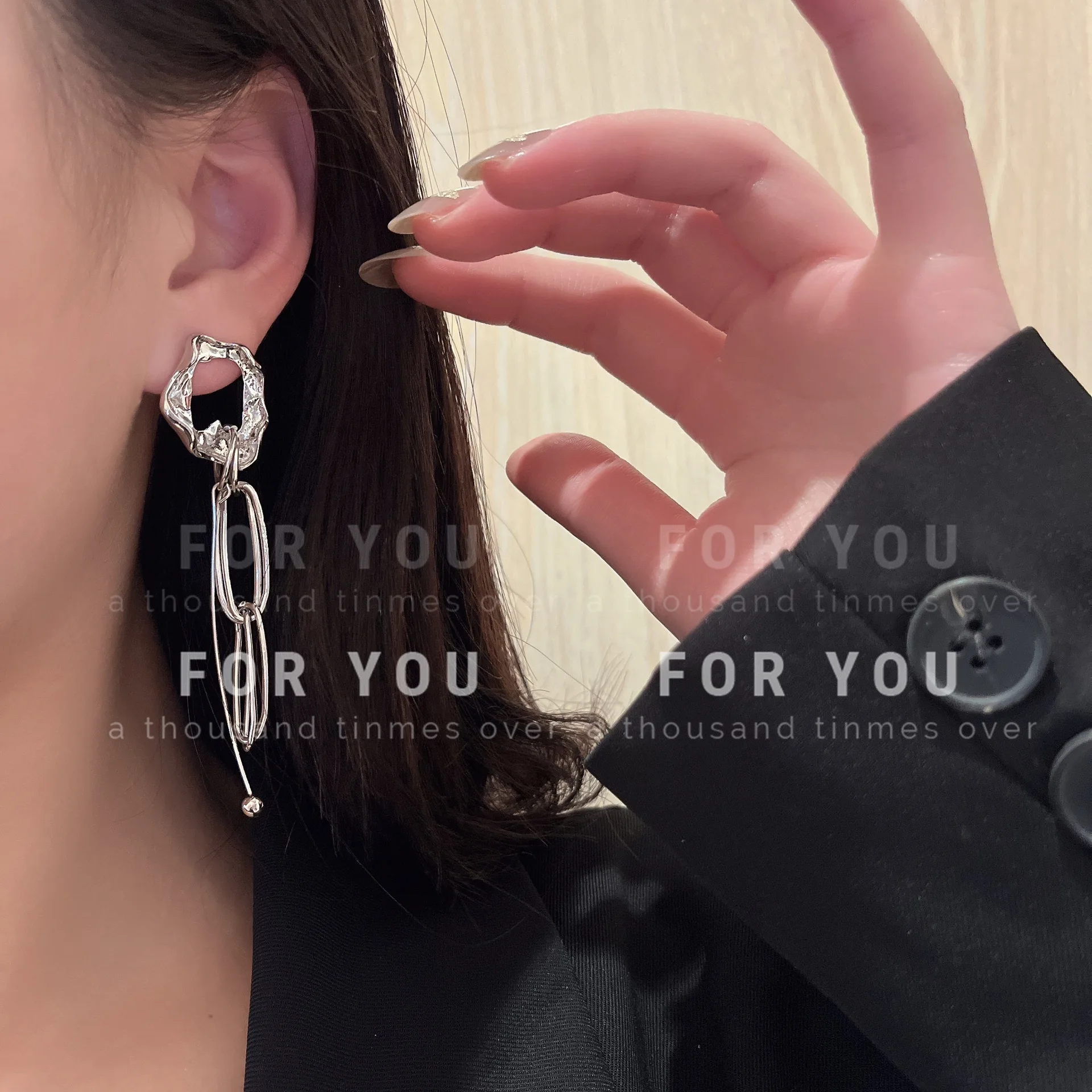 Irregular liquid metal silver needle long fringe small niche design chain light luxury women cold wind earrings  Free shipping