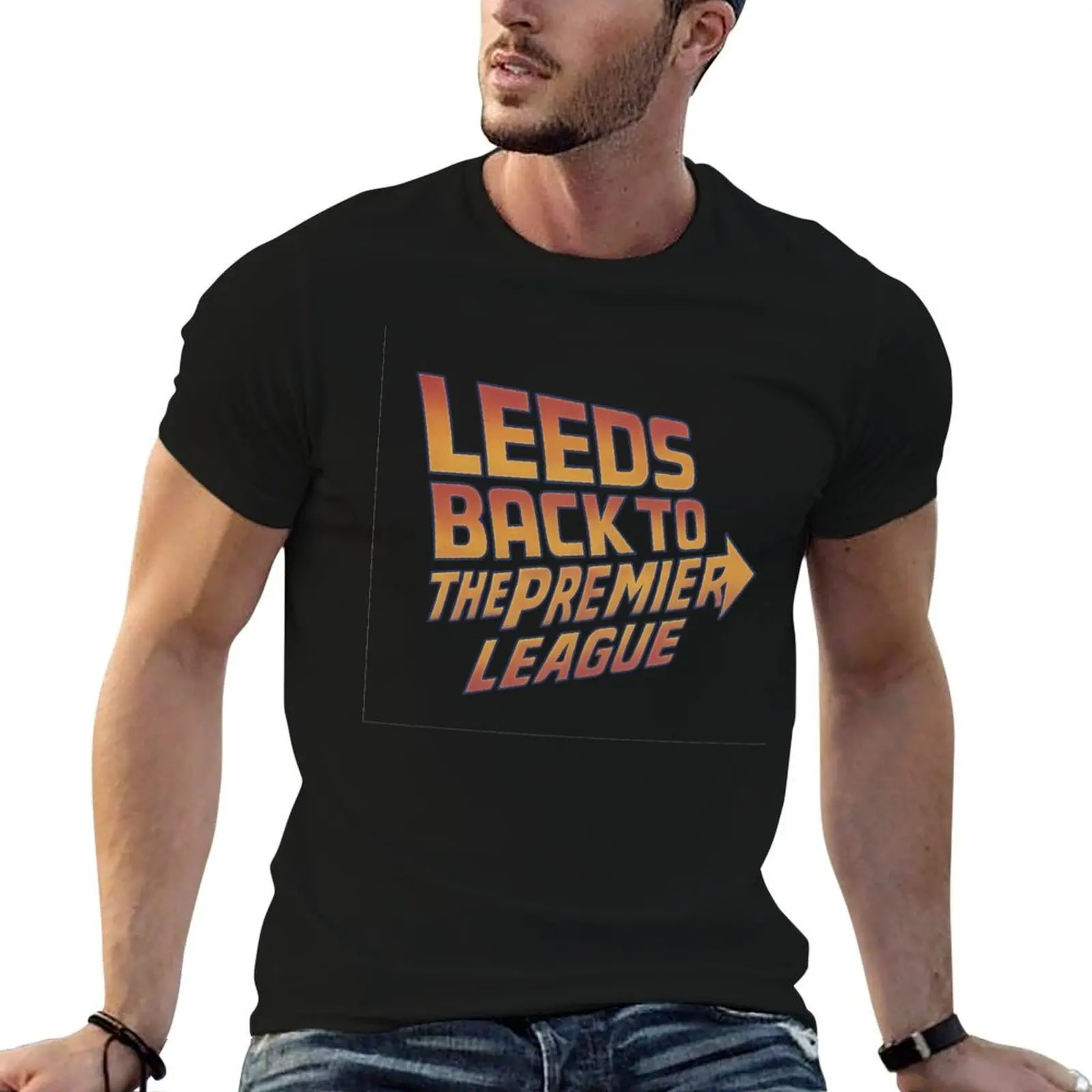 تي شيرت Leeds Back to the Premier League - تي شيرت بتصميم كرة القدم بتصميم Time Travel Style تي شيرت رجالي عالي الجودة من العلامة التجارية الفاخرة
