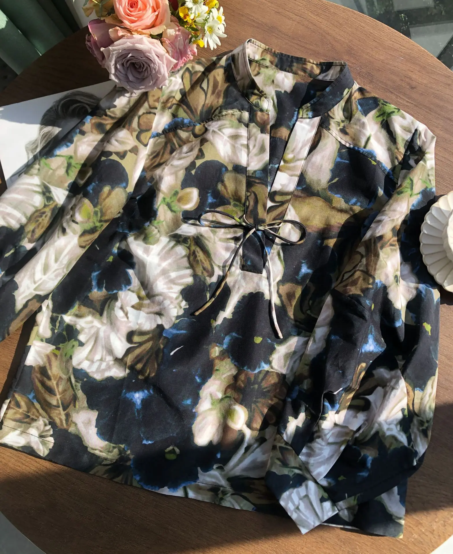 قميص Birdtree 30% حريري 70% قطن ماندالا مطبوع، بلوزة فضفاضة بأكمام طويلة ورقبة على شكل حرف V للسيدات، 2025 جديد T58109JF #4