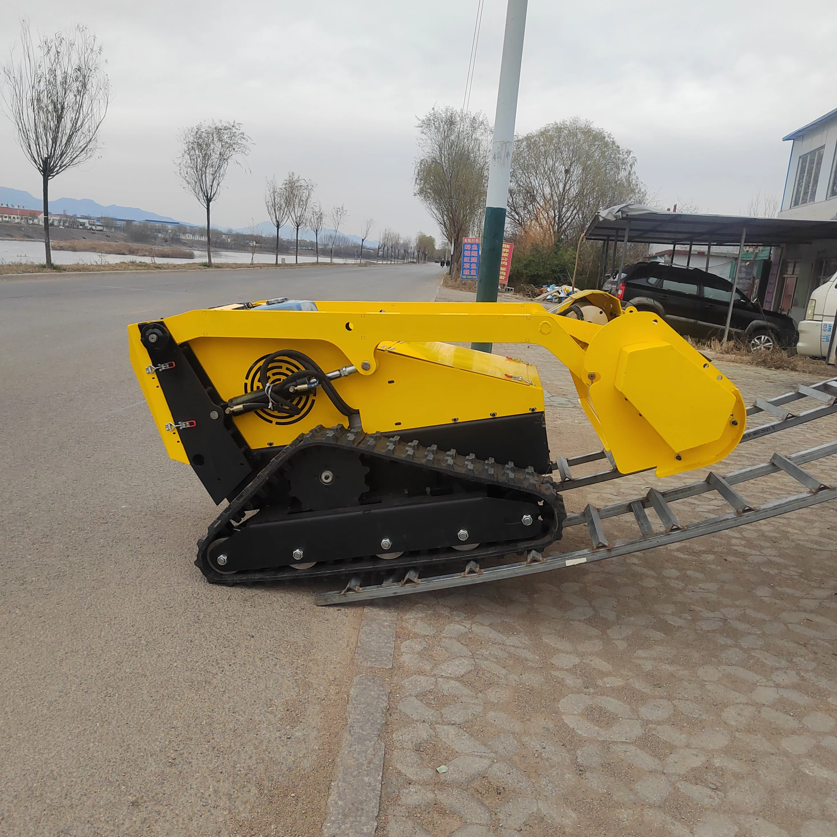 Tosaerba semovente, robot diserbatore robot automatico con telecomando |   Tracce cingolate per tutti i terreni per Reclamatio da giardino