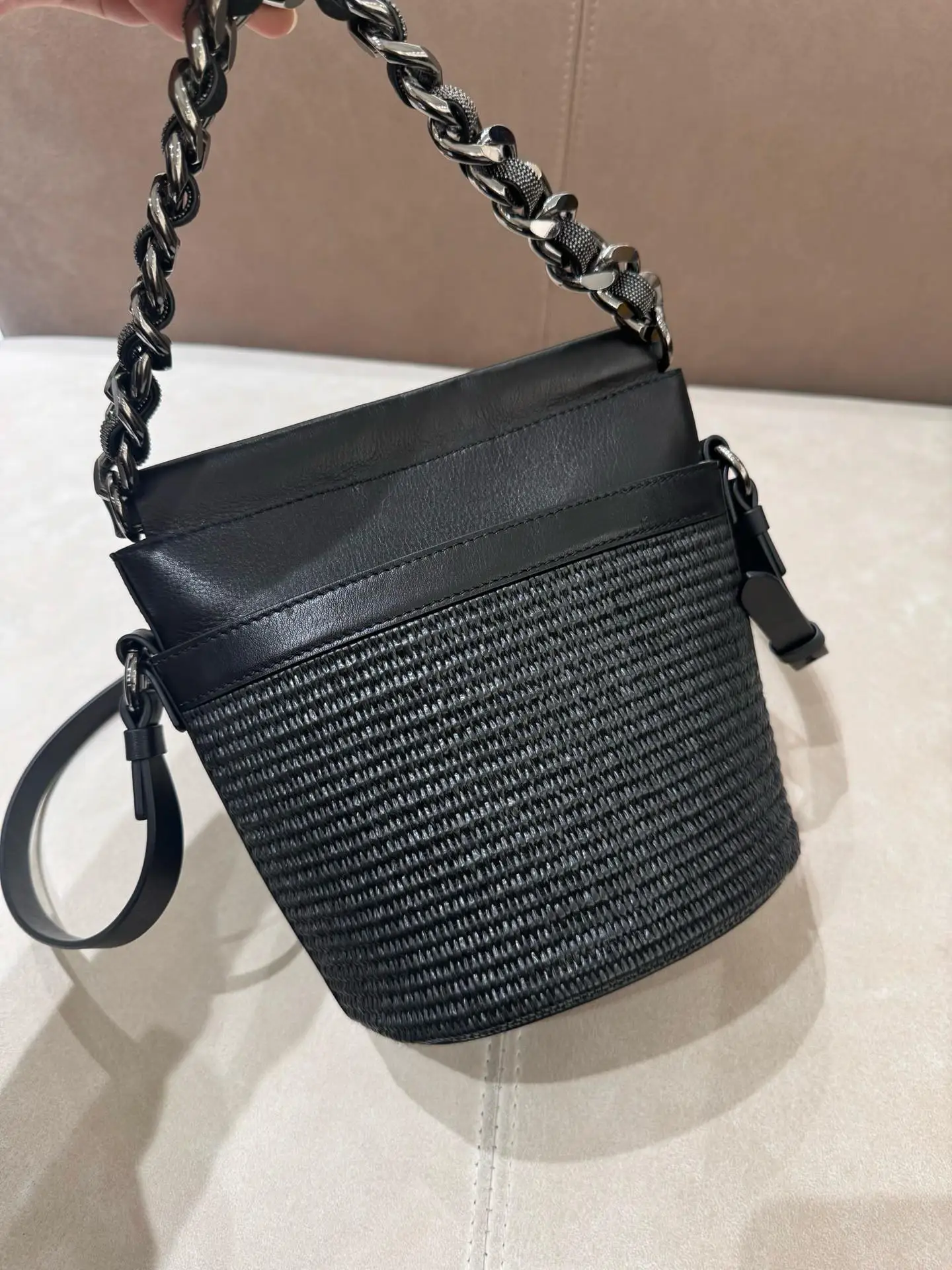 

Single shoulder crossbody bag heavy-duty bead chain decoration versatile casual and fashionable imported cowhide bucket bag
