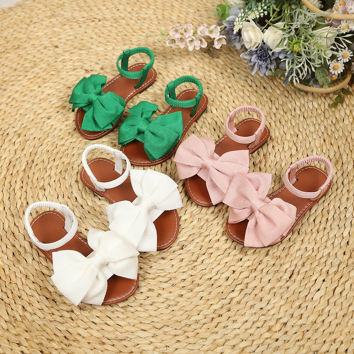

2026 Summer Princess Girls Elastic Band Design Flat Casual Sandals Bow Decoration Fashion Casual Non-slip Beach Sandals.
