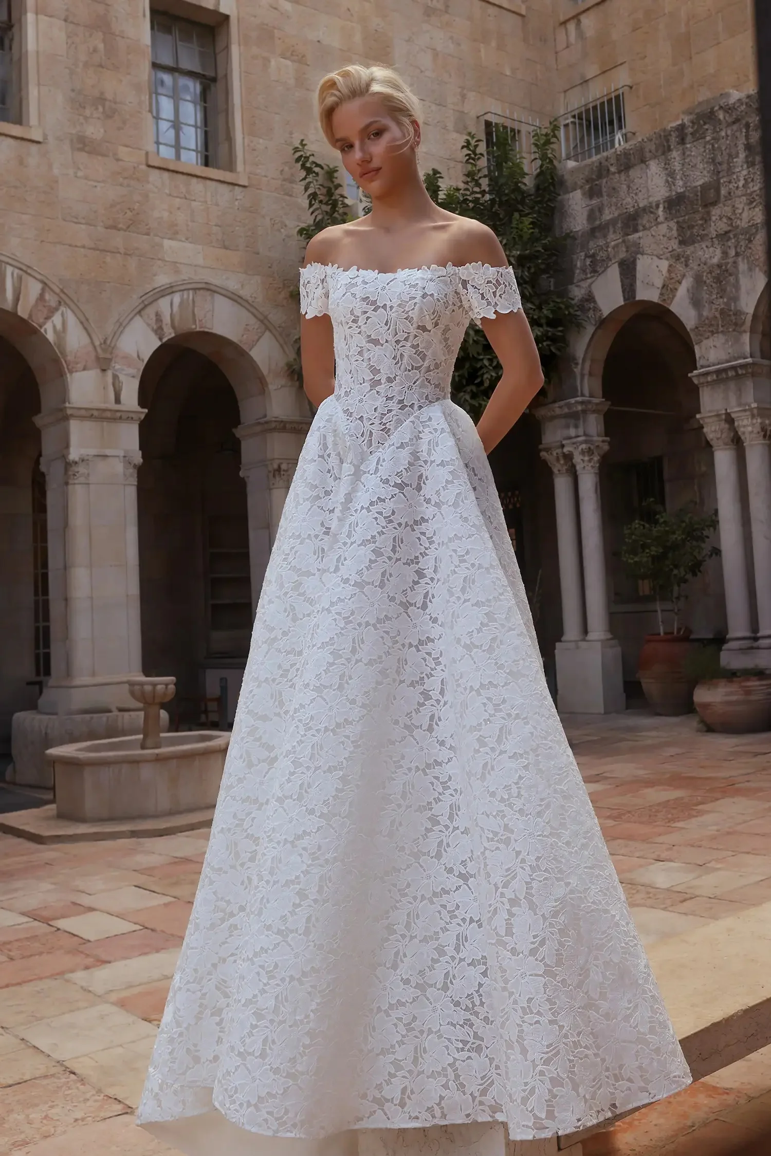A Line Wedding Dres…