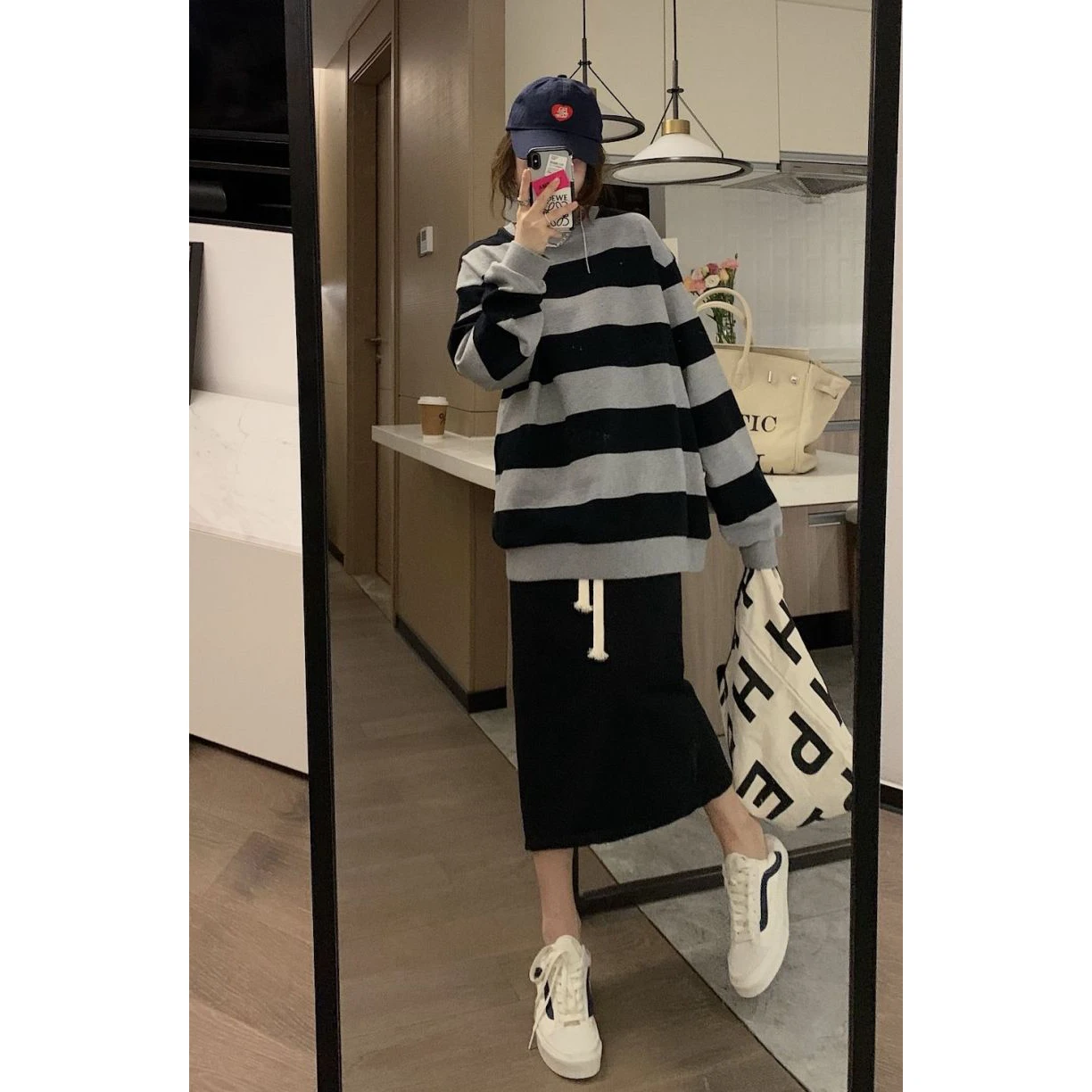 

Весна 2026: Женский свитшот в американском ретро-стиле с полосками, круглым вырезом, свободного кроя, с длинными рукавами, модный корейский стиль