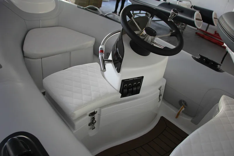 Luxury 1.2mm PVC Fiberglass Rib Boat 300 330 With Center Console For Drifting Outdoor Activities