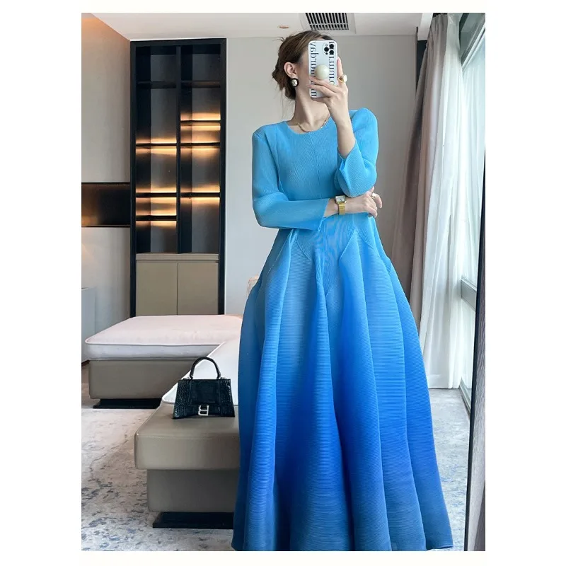 Miyake 2025 Herbst Neue Farbverlauf Gedruckt Plissee Kleid Pendler Formelle Anlässe Taille Temperament Prom Swing Kleider Frauen