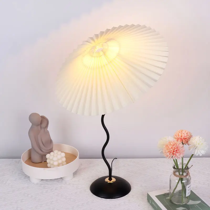Blütenblatt-Regenschirmlampe mit fortschrittlichem Sinn, einfache mittelalterliche Schreibtischlampe, Nachtlampe
