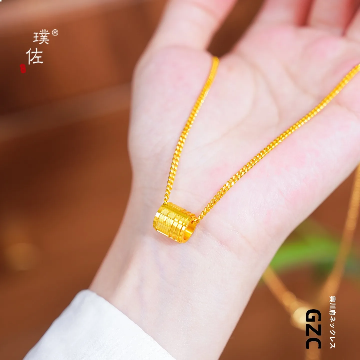 シンプルでファッショナブルなゴールドネックレス女性用スタイルリトルウエストロックボーンチェーンジュエリーペンダントファッショナブルなアクセサリー