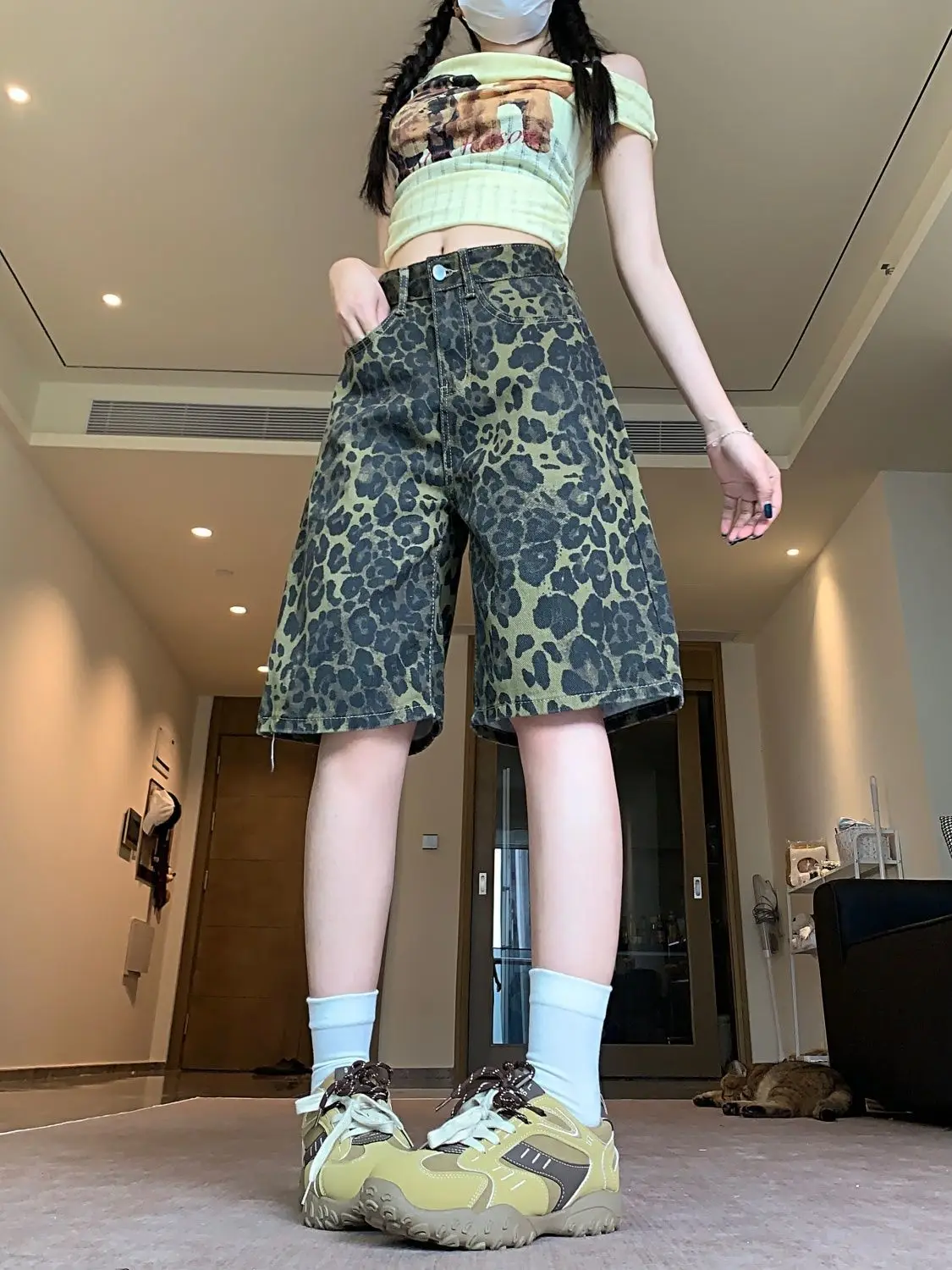 Jeans in denim con stampa leopardata retrò Pantaloni a cinque punte Pantaloni medi Jeans larghi dritti larghi da donna